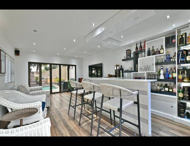 4 BEDROOM HOUSE FOR SALE IN CONSTANTIA KLOOF
